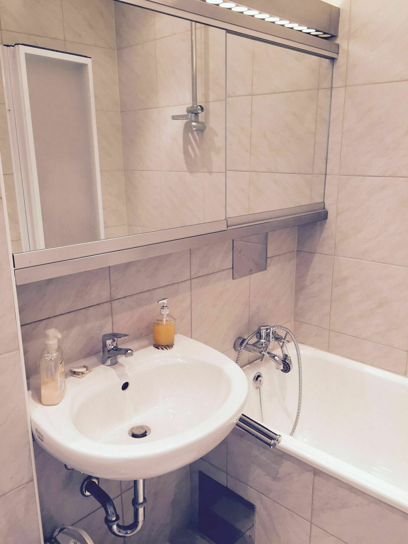 Affordable Studio Near City Center Wien Exteriör bild